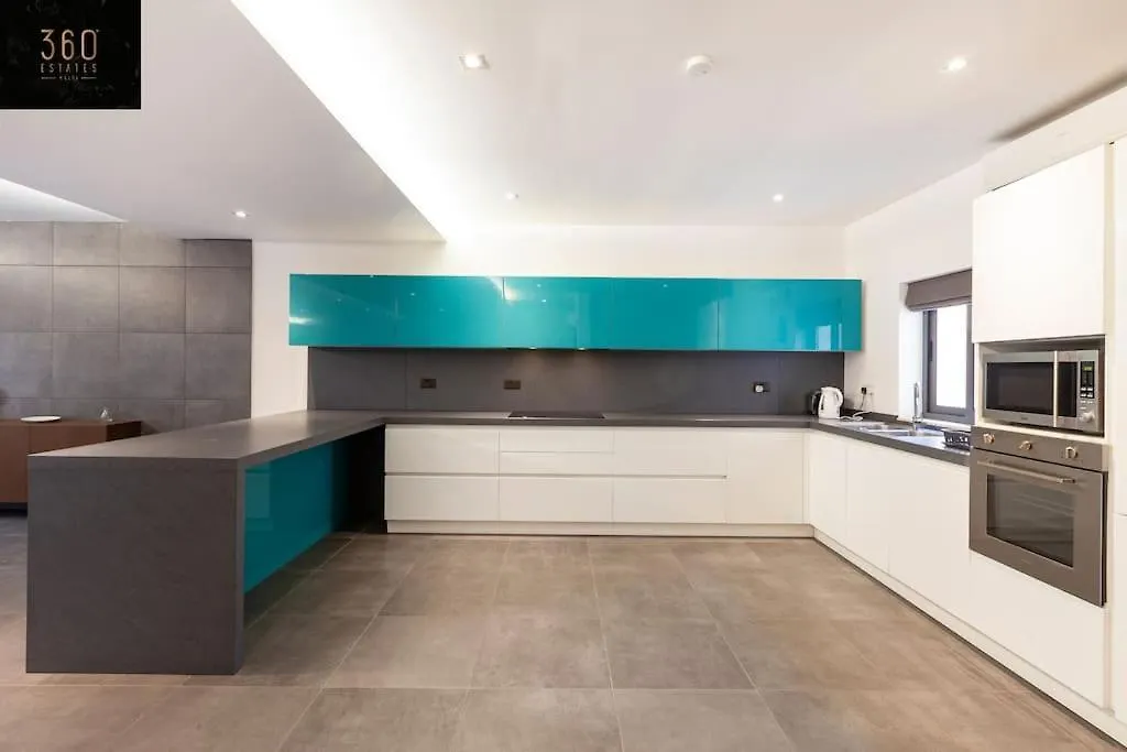 Apartment Luxury Living - Massive Central Apt With Ac & Wifi By 360 Estates Sliema