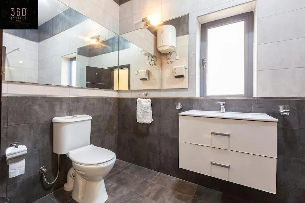 Luxury Living - Massive Central Apt With Ac & Wifi By 360 Estates Sliema